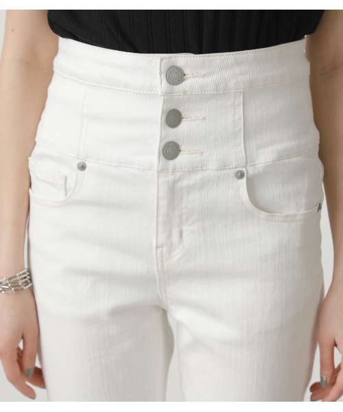 AZUL by moussy（アズールバイマウジー）の「HI-WAIST BUTTON DENIM SKINNY/ハイウエストボタンデニムスキニー（デニムパンツ・レディース・ホワイト/ブラック/ライトブルー/ダークブルー/ベージュ・X-SMALL/LARGE/MEDIUM/SMALL）」の19枚目の写真