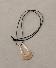 U字トップ革ひもネックレス