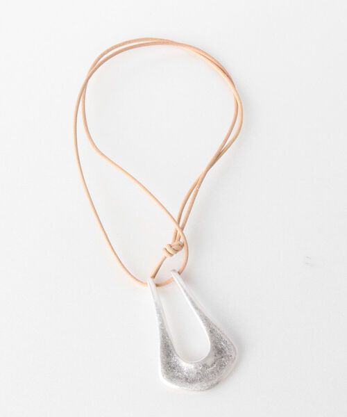 NOLLEY’S（ノーリーズ）の「U字トップ革ひもネックレス（ネックレス・レディース・シルバー/ゴールド/ブラック・FREE）」の11枚目の写真