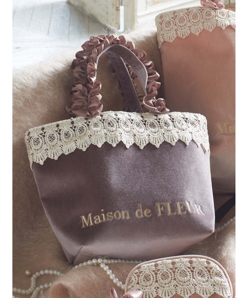 Maison de FLEUR（メゾンドフルール）の「ベロアレースフリルハンドルトートSバッグ（トートバッグ・レディース・ブラック/ピンクベージュ/グレイッシュベージュ・FREE）」の3枚目の写真