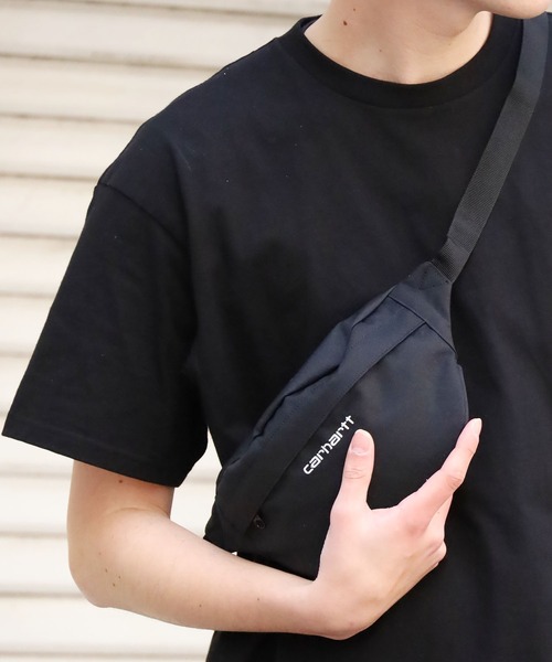 Carhartt WIP(カーハートダブリューアイピー)の「Carhartt WIP/カーハートダブリューアイピー Payton Hip Bag ウエストバッグ/ ボディバッグ ロゴ刺繍(ボディバッグ/ウエストポーチ・メンズ・ブラック/グリーン系カモフラージュ・FREE)」の2枚目の写真