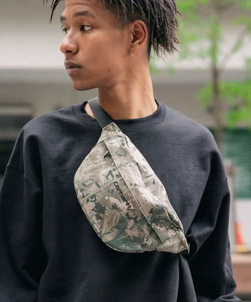 Carhartt WIP(カーハートダブリューアイピー)の「Carhartt WIP/カーハートダブリューアイピー Payton Hip Bag ウエストバッグ/ ボディバッグ ロゴ刺繍(ボディバッグ/ウエストポーチ・メンズ・ブラック/グリーン系カモフラージュ・FREE)」の3枚目の写真