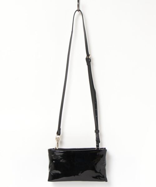 ALLSAINTS(オールセインツ)の「MILA LEATHER DOUBLE POUCH BAG | MILA レザー ダブル ポーチ バッグ(ショルダーバッグ・レディース・ブラック・ONE SIZE)」の4枚目の写真