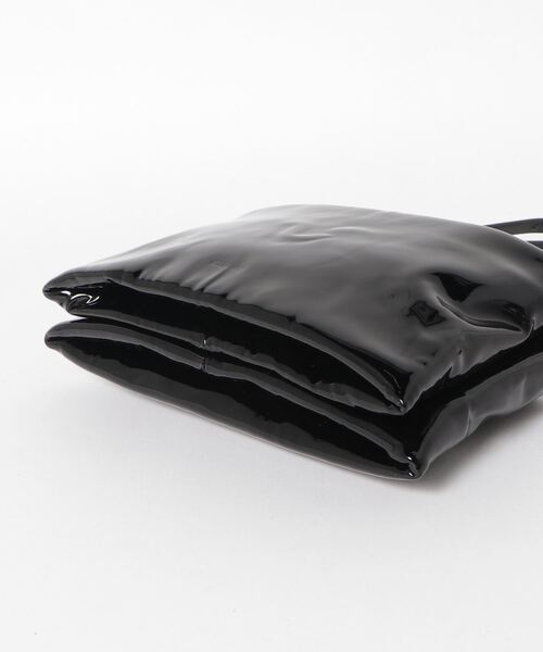 ALLSAINTS(オールセインツ)の「MILA LEATHER DOUBLE POUCH BAG | MILA レザー ダブル ポーチ バッグ(ショルダーバッグ・レディース・ブラック・ONE SIZE)」の7枚目の写真