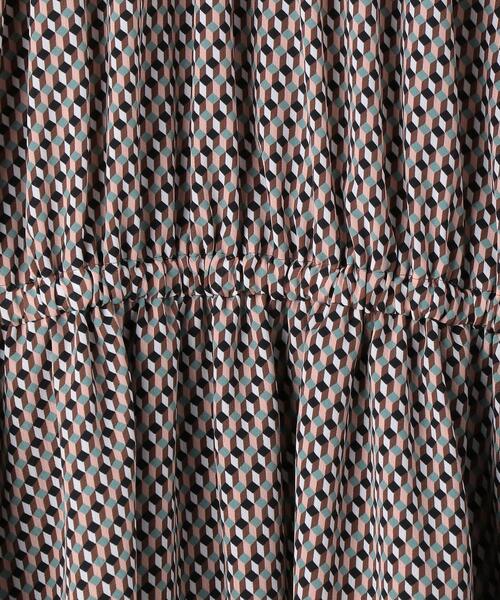 UNITED ARROWS（ユナイテッドアローズ）の「＜UNITED ARROWS＞CUBE プリント ワンピース B（ワンピース・レディース・ケリー/コバルトブルー・38/36）」の16枚目の写真