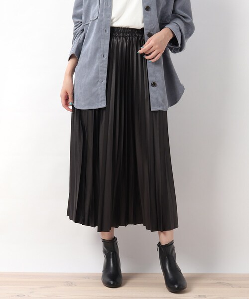 Cutie Blonde（キューティーブロンド）の「◆【S-L】フェイクレザープリーツスカート（スカート・レディース・ブラック/ダークグリーン/ダークブラウン/ベージュ・01/02/03）」の2枚目の写真