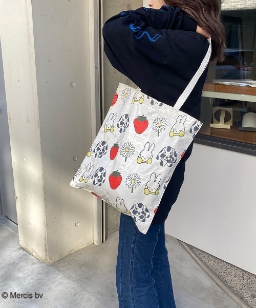 Casselini(キャセリーニ)の「【miffy×Casselini】Casselini(キャセリーニ)ミッフィープリントトート(トートバッグ・レディース・ホワイト/ブラック・FREE)」の6枚目の写真