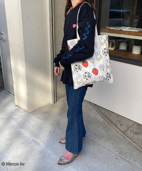 Casselini(キャセリーニ)の「【miffy×Casselini】Casselini(キャセリーニ)ミッフィープリントトート(トートバッグ・レディース・ホワイト/ブラック・FREE)」の5枚目の写真