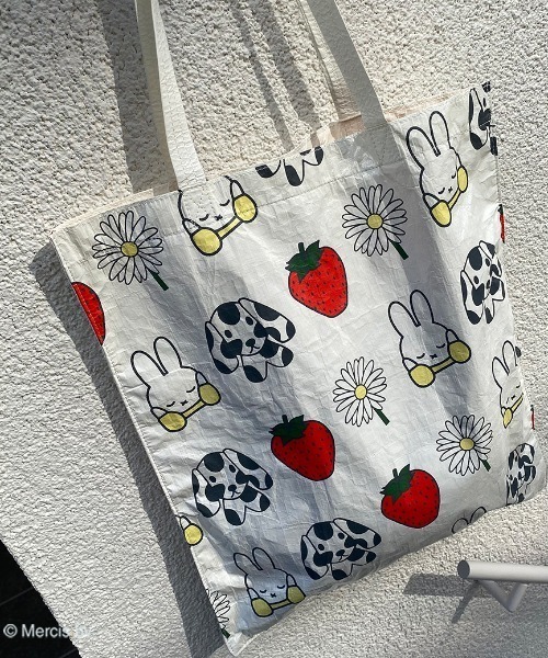 Casselini(キャセリーニ)の「【miffy×Casselini】Casselini(キャセリーニ)ミッフィープリントトート(トートバッグ・レディース・ホワイト/ブラック・FREE)」の3枚目の写真