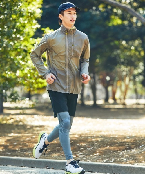 DESCENTE(デサント)の「【デサントアスレチック】エアリーパッカブルジャケット / AIRY PACKABLE JACKET 撥水 ナイロンジャケット ランニング トレーニング(その他トップス・メンズ・ブラウン/ブラック・LARGE/MEDIUM/X-LARGE/SMALL)」の7枚目の写真