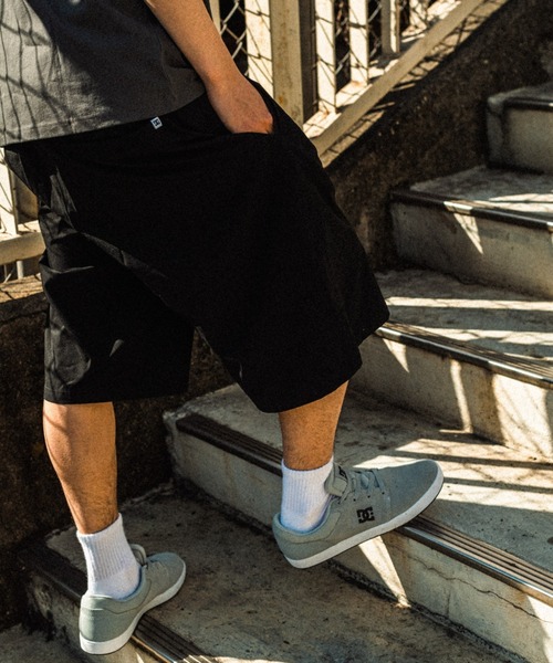 DC（ディーシー）の「DC/ディーシー 吸汗速乾 オーバーサイズ ワイドショーツ/無地 ドクロ柄 総柄ショーツ/セットアップ対応 DWS222002（その他パンツ・メンズ・ブラック系その他/ブルー/ブラック/カーキ/ベージュ・XL/L/M）」の2枚目の写真