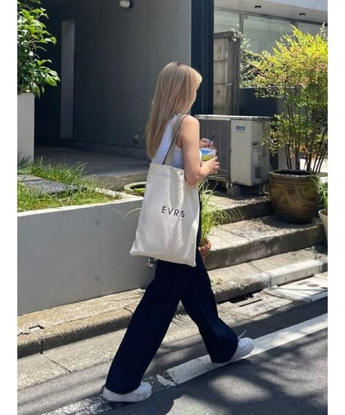 EVRIS(エヴリス)の「キャンバストートBAG(トートバッグ・レディース・ブラック/ベージュ・FREE)」の3枚目の写真