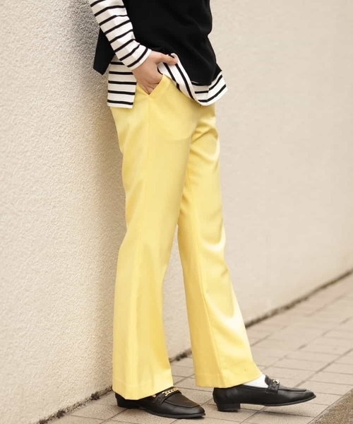a.v.v(アーヴェヴェ)の「ストレッチフレアパンツ(その他パンツ・レディース・ブラック/イエロー・40/34/36/38/42)」の2枚目の写真
