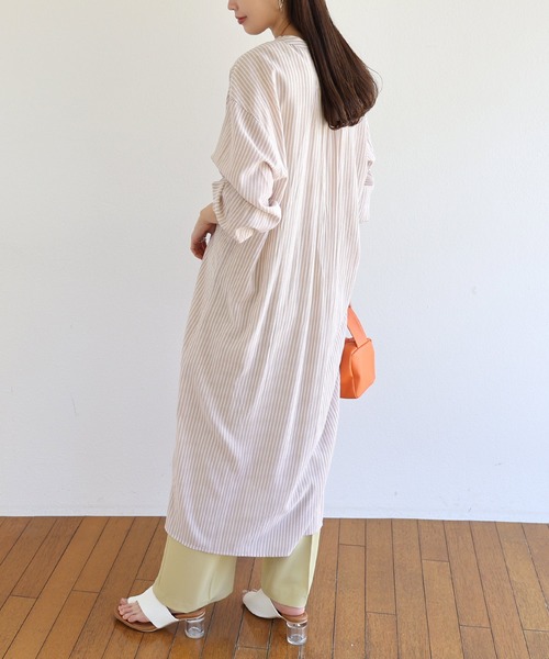andme(アンドミー)の「楊柳長袖カラーストライプワンピース(ワンピース・レディース・ホワイト×ネイビー/ホワイト×ピンク/ベージュ系・M)」の5枚目の写真