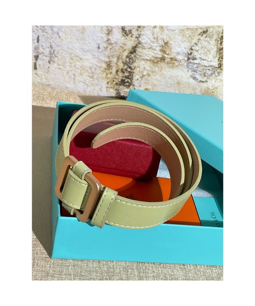 おしゃれスタ（オシャレスタ）の「選べるバックルカラー　スクエア型　ベーシックシンプルベルト（ベルト・レディース・イエロー系2/ブラック系1/イエロー系1/グリーン系2/ブラック系2/レッド系1/レッド系2/ホワイト系1/ホワイト系2/グリーン系1・FREE）」の6枚目の写真