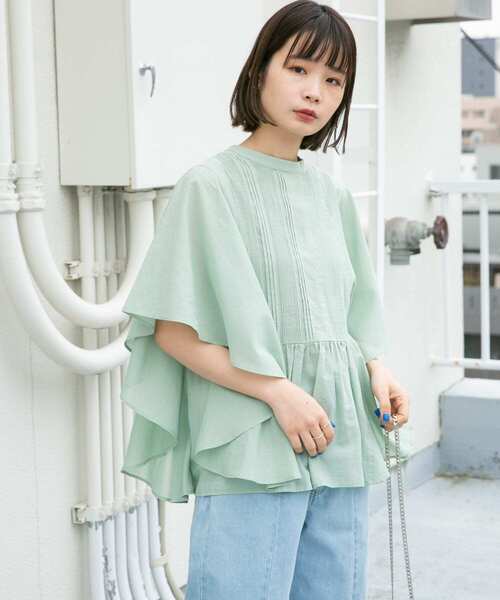 KBF（ケイビーエフ）の「ピンタックバタフライスリーブブラウス（シャツ/ブラウス・レディース・ブラック/オフホワイト/グリーン・ONE）」の3枚目の写真