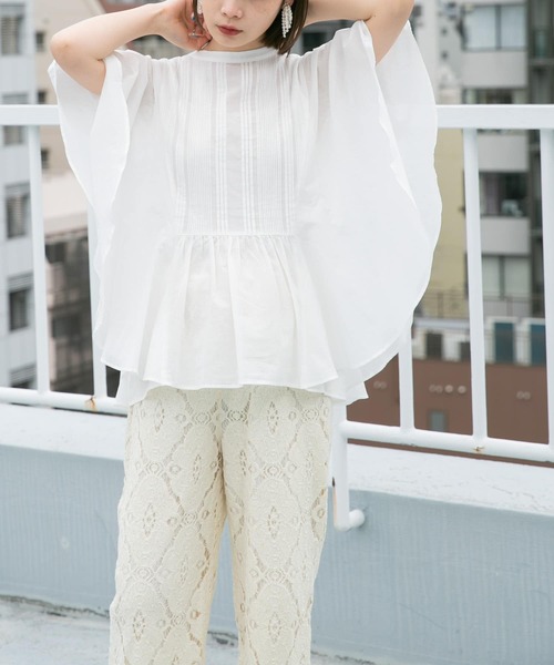 KBF（ケイビーエフ）の「ピンタックバタフライスリーブブラウス（シャツ/ブラウス・レディース・ブラック/オフホワイト/グリーン・ONE）」の5枚目の写真