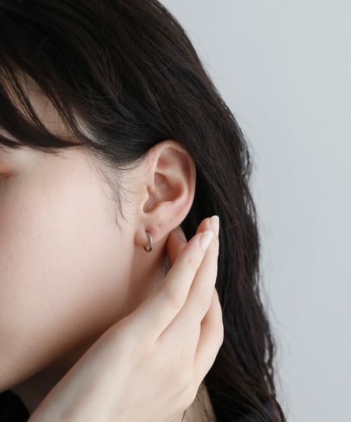 ETELIO(エテリオ)の「【2点セット】サージカルステンレスフープ イヤーカフ 巾着付き(イヤーカフ・メンズ・ブラック系1/ブラック系2/シルバー系1/シルバー系2・FREE)」の19枚目の写真