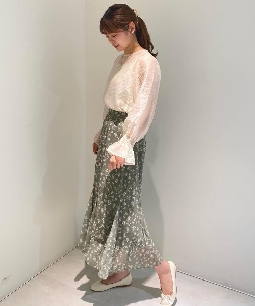 flower（フラワー）の「シャーリングスリーブブラウス（シャツ/ブラウス・レディース・ベージュ/ピンク/アイボリー・FREE）」の4枚目の写真