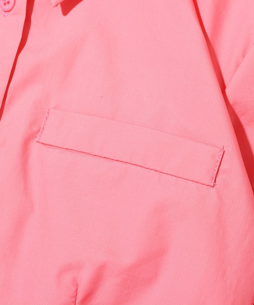 atmos pink（アトモスピンク）の「atmos pink バックオープンショートシャツ（シャツ/ブラウス・レディース・カーキ/ホワイト/ピンク・M/S）」の4枚目の写真