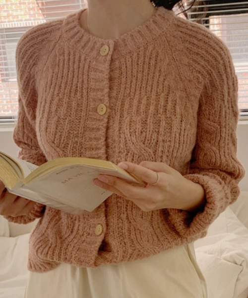 yuue' ( wear )(ユーイ)の「クルーネック ロングスリーブ ニットカーディガン(ニット/セーター・レディース・ピンク/アイボリー/ブルー・FREE)」の1枚目の写真