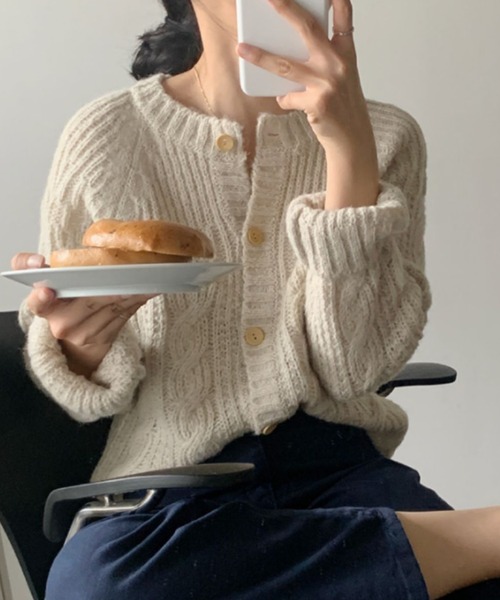 yuue' ( wear )(ユーイ)の「クルーネック ロングスリーブ ニットカーディガン(ニット/セーター・レディース・ピンク/アイボリー/ブルー・FREE)」の2枚目の写真