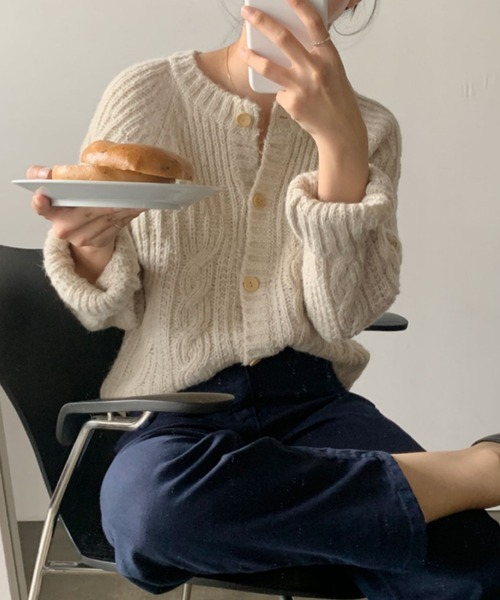 yuue' ( wear )(ユーイ)の「クルーネック ロングスリーブ ニットカーディガン(ニット/セーター・レディース・ピンク/アイボリー/ブルー・FREE)」の8枚目の写真