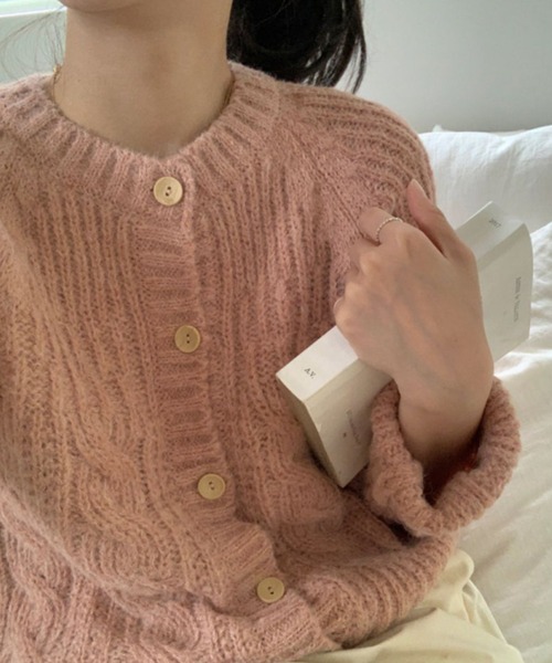 yuue' ( wear )(ユーイ)の「クルーネック ロングスリーブ ニットカーディガン(ニット/セーター・レディース・ピンク/アイボリー/ブルー・FREE)」の10枚目の写真