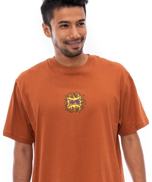 BILLABONG（ビラボン）の「【直営店限定】BILLABONG メンズ 【SKEGSS】 DAGGER SS Ｔシャツ 【2022年秋冬モデル】/ビラボン半袖Tシャツ（Tシャツ/カットソー・メンズ・ブラウン・MEDIUM/LARGE）」の5枚目の写真