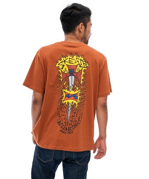 BILLABONG（ビラボン）の「【直営店限定】BILLABONG メンズ 【SKEGSS】 DAGGER SS Ｔシャツ 【2022年秋冬モデル】/ビラボン半袖Tシャツ（Tシャツ/カットソー・メンズ・ブラウン・MEDIUM/LARGE）」の4枚目の写真