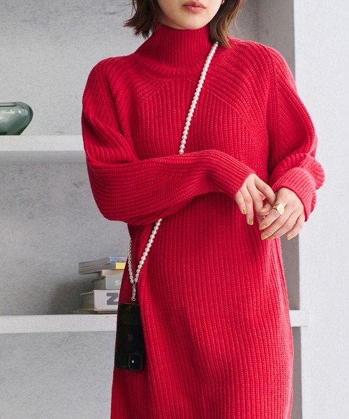 vis-`a-vis（ビサビ）の「【WEB限定】ざっくりニットミニワンピース（ワンピース・レディース・キナリ/レッド/チャコールグレー・FREE）」の4枚目の写真