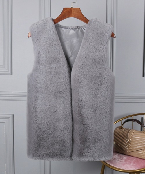 DAY CLOSET（デイ クローゼット）の「レディース ボタンレスフェイクファージレベスト（ベスト・レディース・ブラック/ホワイト/アイボリー/ダークグレー・ONE SIZE）」の4枚目の写真