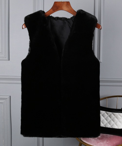 DAY CLOSET（デイ クローゼット）の「レディース ボタンレスフェイクファージレベスト（ベスト・レディース・ブラック/ホワイト/アイボリー/ダークグレー・ONE SIZE）」の3枚目の写真