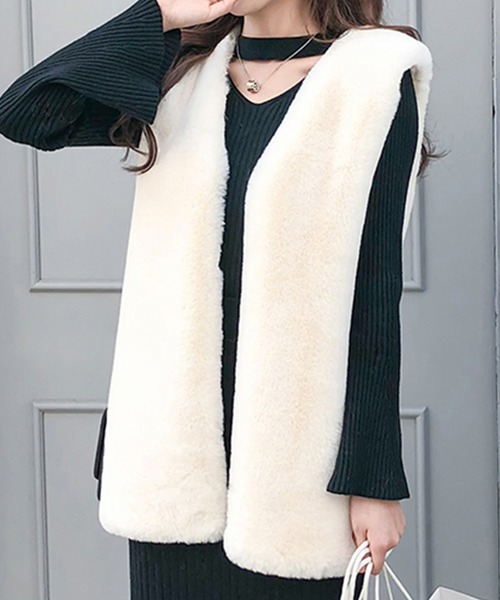 DAY CLOSET（デイ クローゼット）の「レディース ボタンレスフェイクファージレベスト（ベスト・レディース・ブラック/ホワイト/アイボリー/ダークグレー・ONE SIZE）」の7枚目の写真