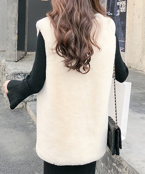 DAY CLOSET（デイ クローゼット）の「レディース ボタンレスフェイクファージレベスト（ベスト・レディース・ブラック/ホワイト/アイボリー/ダークグレー・ONE SIZE）」の9枚目の写真