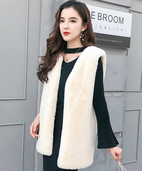 DAY CLOSET（デイ クローゼット）の「レディース ボタンレスフェイクファージレベスト（ベスト・レディース・ブラック/ホワイト/アイボリー/ダークグレー・ONE SIZE）」の11枚目の写真