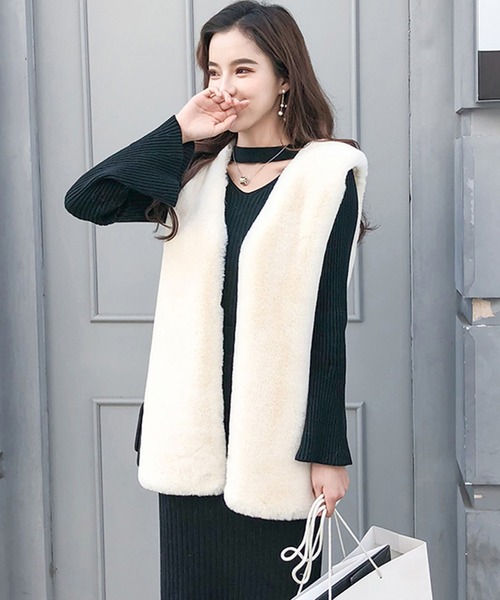 DAY CLOSET（デイ クローゼット）の「レディース ボタンレスフェイクファージレベスト（ベスト・レディース・ブラック/ホワイト/アイボリー/ダークグレー・ONE SIZE）」の12枚目の写真