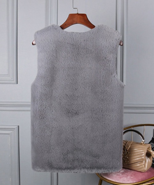 DAY CLOSET（デイ クローゼット）の「レディース ボタンレスフェイクファージレベスト（ベスト・レディース・ブラック/ホワイト/アイボリー/ダークグレー・ONE SIZE）」の16枚目の写真