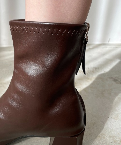 210nouve（トゥージュヌーブ）の「スクエアトゥストレッチショートブーツ（ブーツ・レディース・ブラウン/ホワイト/ブラック・36/37/38/39）」の7枚目の写真