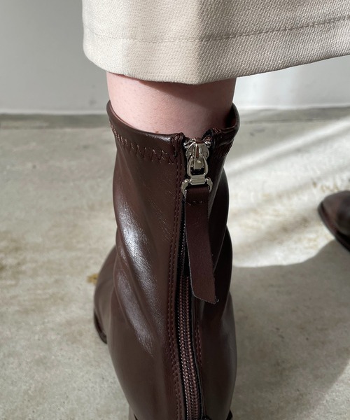 210nouve（トゥージュヌーブ）の「スクエアトゥストレッチショートブーツ（ブーツ・レディース・ブラウン/ホワイト/ブラック・36/37/38/39）」の9枚目の写真