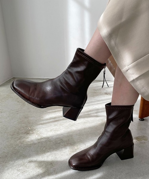 210nouve（トゥージュヌーブ）の「スクエアトゥストレッチショートブーツ（ブーツ・レディース・ブラウン/ホワイト/ブラック・36/37/38/39）」の16枚目の写真