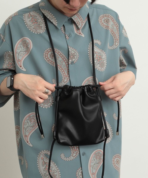 SENSE OF PLACE by URBAN RESEARCH（センスオブプレイスバイアーバンリサーチ）の「フェイクレザーコードキンチャクショルダー（ショルダーバッグ・メンズ・ブラック/カーキ/ホワイト/モカ・ONE）」の2枚目の写真