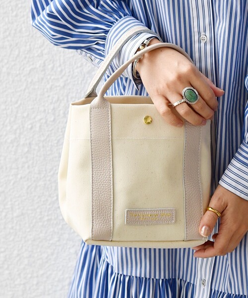 The Container Shop(ザ コンテナショップ)の「The Container Shop: 2WAY ショルダー バッグ◇(ショルダーバッグ・レディース・パープル/オフホワイト・ONE SIZE)」の6枚目の写真