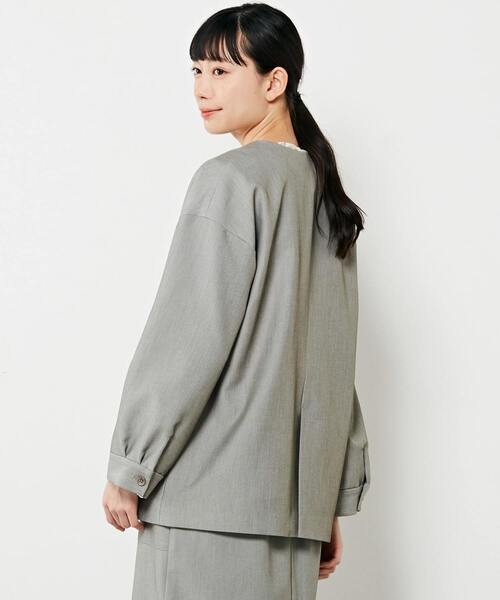 ノーカラーで存在感のあるミニマルなジャケット】｜MELROSE