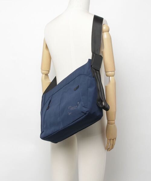 NOTIVE/CANTERA（ノーティブカンテラ）の「NOTIVE/CANTERA/別注 HELMET SHOULDER S（ショルダーバッグ・メンズ・グレー/ブラック/ネイビー・FREE）」の5枚目の写真
