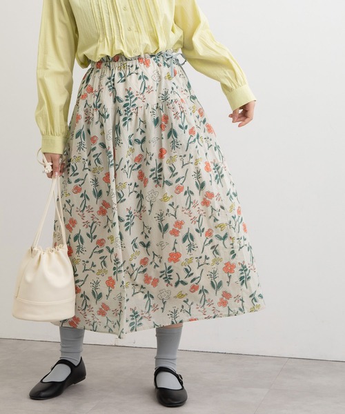 POU DOU DOU（プードゥドゥ）の「ボタニカルプリントギャザースカート（スカート・レディース・キナリ/ネイビー・3）」の2枚目の写真
