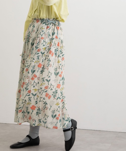 POU DOU DOU（プードゥドゥ）の「ボタニカルプリントギャザースカート（スカート・レディース・キナリ/ネイビー・3）」の3枚目の写真