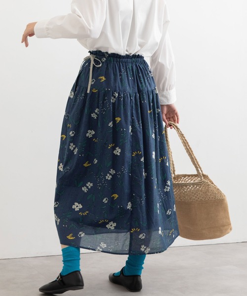 POU DOU DOU（プードゥドゥ）の「ボタニカルプリントギャザースカート（スカート・レディース・キナリ/ネイビー・3）」の4枚目の写真