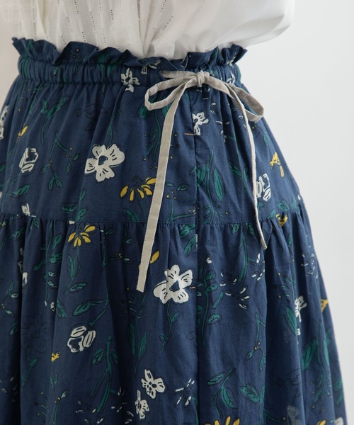 POU DOU DOU（プードゥドゥ）の「ボタニカルプリントギャザースカート（スカート・レディース・キナリ/ネイビー・3）」の17枚目の写真