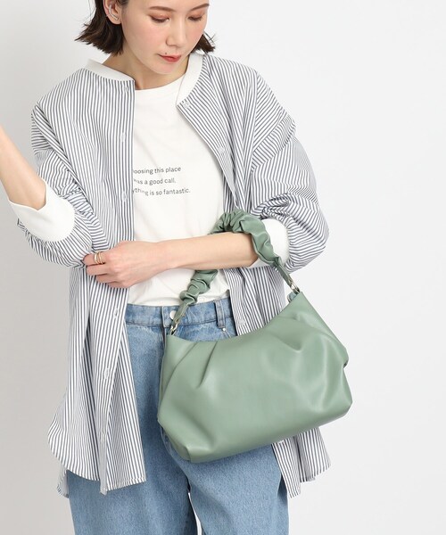 SHOO・LA・RUE（シューラルー）の「◆【2WAY】ギャザーショルダー（ショルダーバッグ・レディース・アイボリー/ブラック/ダークグリーン・00）」の4枚目の写真